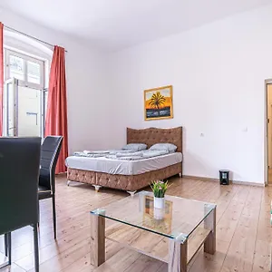  Hostel 6 Min To Amusement Park - Economy In Shared Rakousko